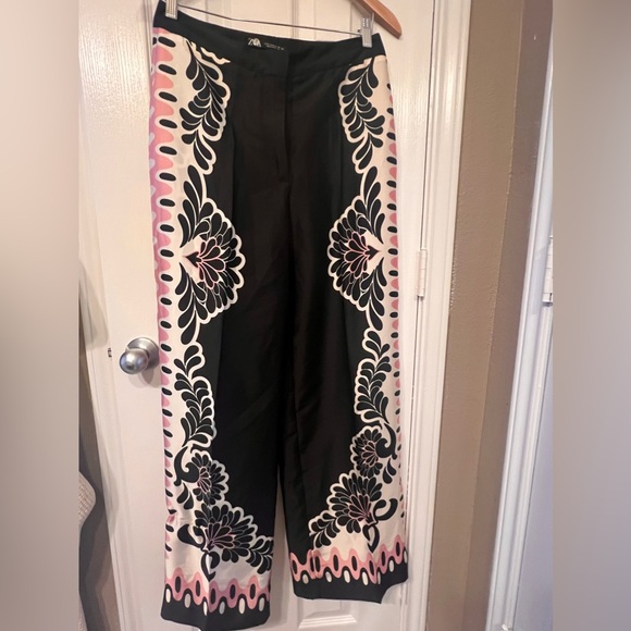 NWT Zara size medium cream, black and pink flowy wide leg pants - Picture 2 of 5